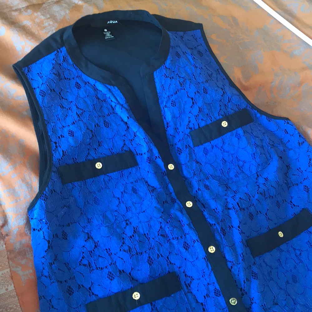 Bloomingdale's Aqua royal blue lace front top